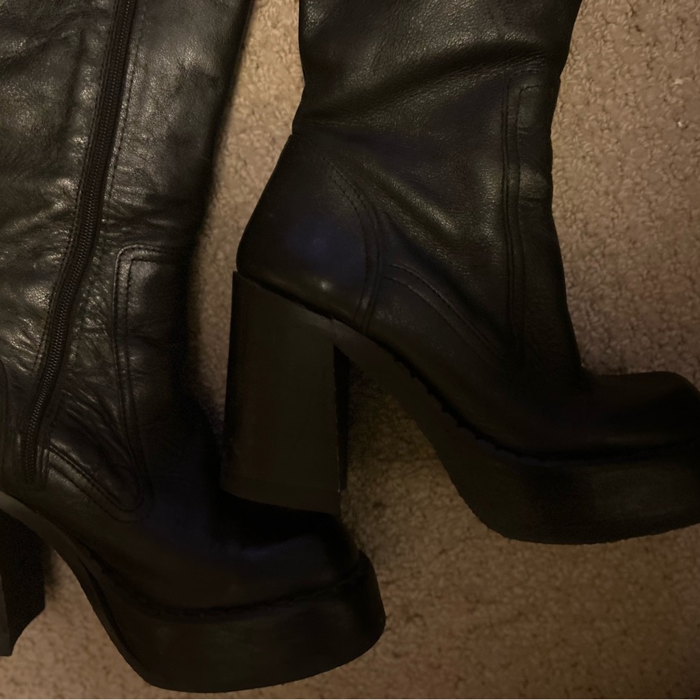 knee high leather boot - Picture 2 of 3